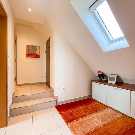 Rooftop 85qm - Burgblick - Loggia - Buero - Klima Apartment *